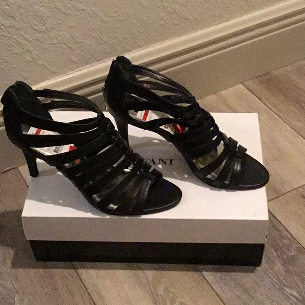 Alfani 2.5in black heel. Zipper back
